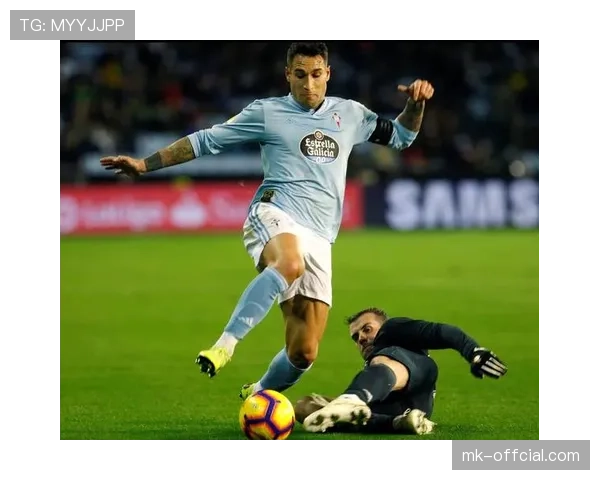 马略卡vs阿尔梅里亚上半场补时阶段，客队球员被直红罚下