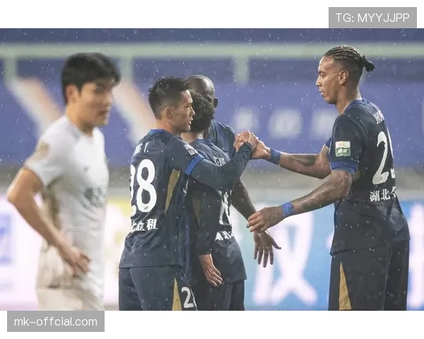 浙江俱乐部绿城客场0-2不敌武汉三镇，遭遇客场连败